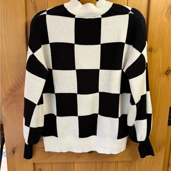 ZESICA Black/White Checkered Sweater - Size M 
NWOT - Picture 5 of 8